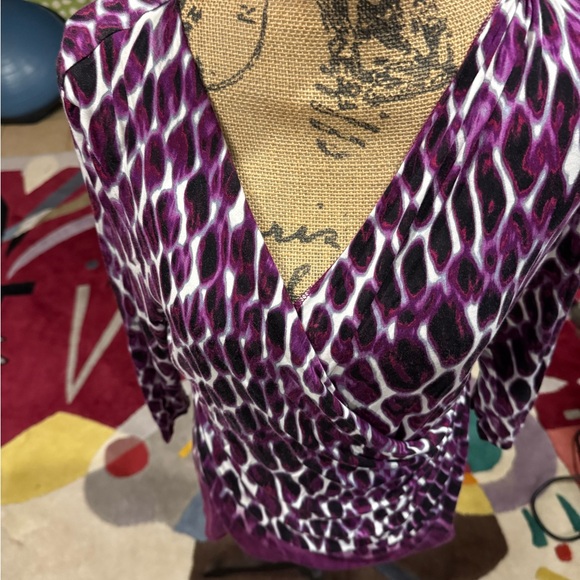 Calvin Klein Purple Patterned V-Neck Blouse size Large - Picture 2 of 8